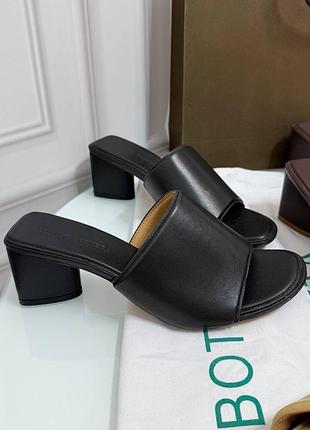 Шкіряні шльопанці боттега люкс