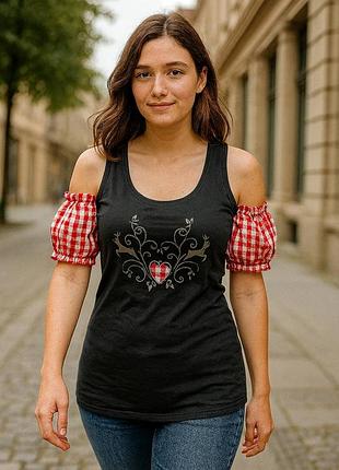 Футболка с открытыми плечами в стиле дирддль