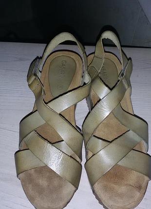 Casarini (italy)-кожаные босоножки на танкетке р.38 (25 см)