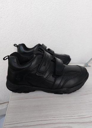 Брендові шкіряні кросівки