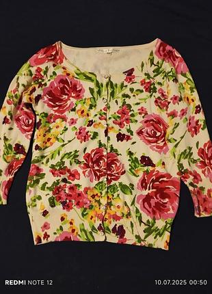 Кардиган 🌹троянди🌹 на гудзиках 
uttam boutigue