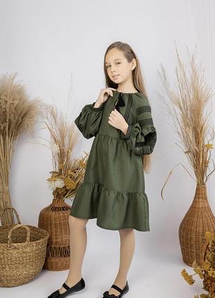 Сукня вишита для дівчинки хакі