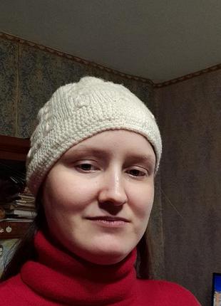 Шапки в' язані жіночі без шарфів ручної роботи
