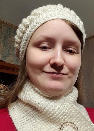 Шапки в' язані жіночі ручної роботи із шарфами