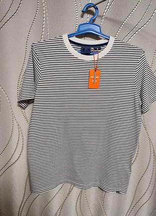 Женская футболка в полоску бренда superdry