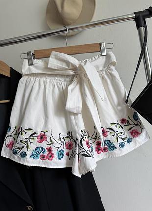 Шорти з вышивкою
