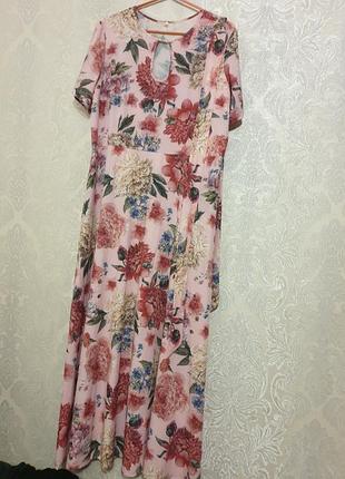 Довга рожева сукня в квітковий принт
