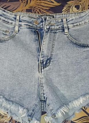 Шорты женские гарно сидят на талии