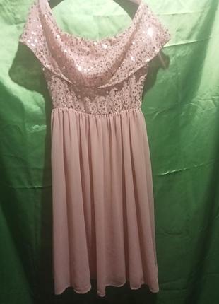 Праздничное платье пудрового цвета размера 2 хл