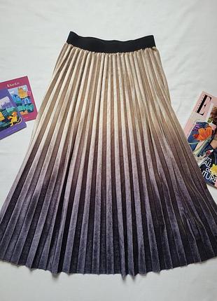 Плисерированная велюровая юбка с переливающимся цветом баклажана. размер м