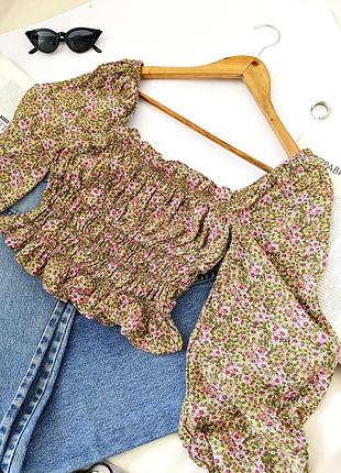 Вкорочена блуза в рясні квіточки/топ/блуза в цвети/блузка/топ від h&m, на р. xs/s 💔