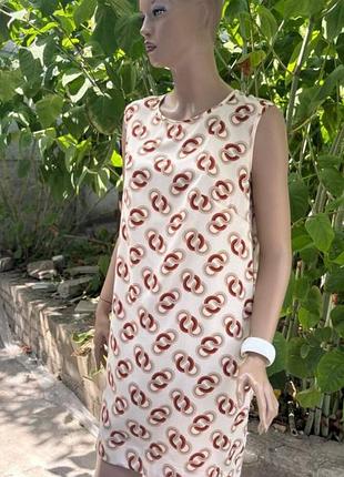 Невероятно легкое платье свободного кроя.