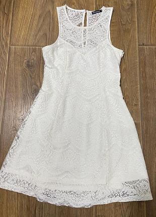 Сукня з гепюру з мереживом