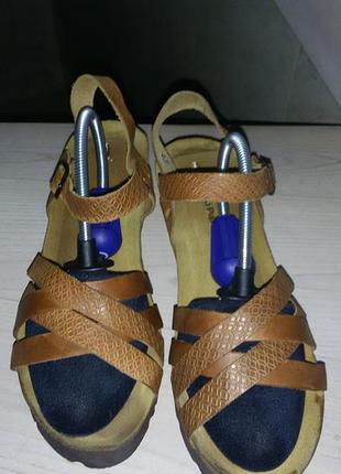 Hush puppies (сша) кожаные босоножки,танкетка, р. 40(26,3 см)