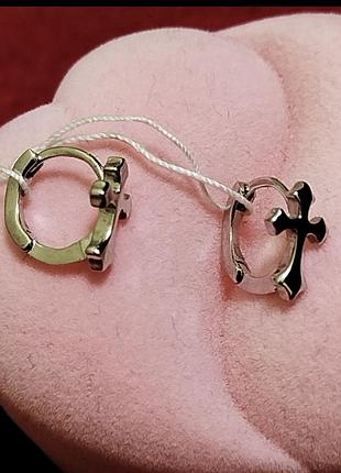 Срібні сережки конго з хрестиком.