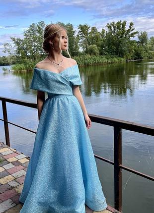 Неймовірна сукня на випускний бал або весілля, купляли у дорогому весільному салоні, шили під замовлення по нашім замірам у чехії.