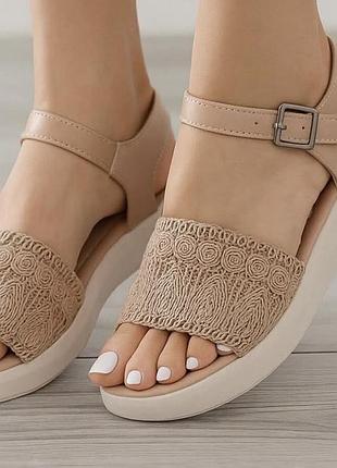 В наличии женские босоножки