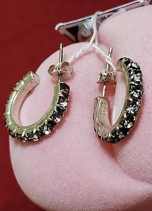 Срібні сережки пуссети напівкільця з кристалами swarovski.