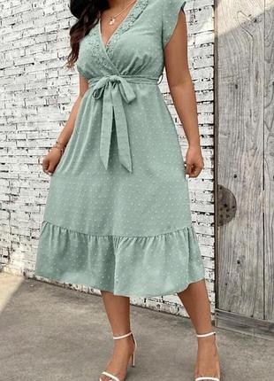 Нежное фисташковое нарядное платье