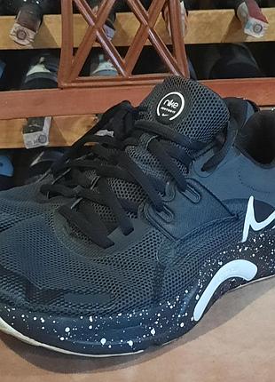 Nike кроссовки