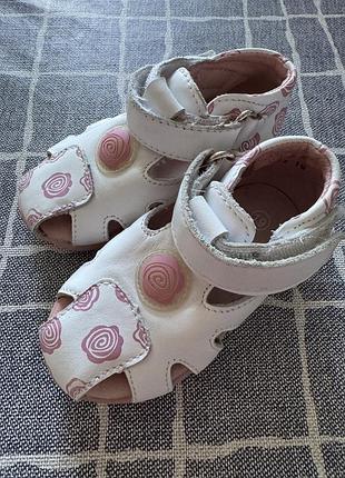 Шкіряні босоніжки для немовлят