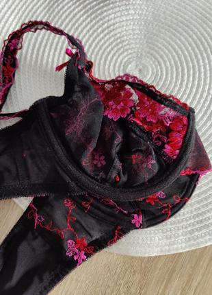 Бюстгальтер с вышивкой, размер 65d/70c2 фото