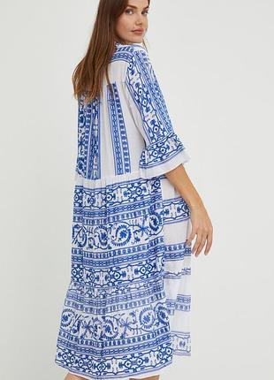 Платье с вышивкой