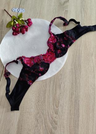 Бюстгальтер с вышивкой, размер 65d/70c5 фото