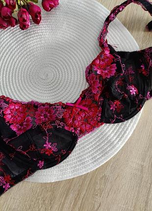 Бюстгальтер с вышивкой, размер 65d/70c6 фото