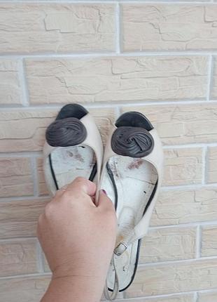 Женские босоножки кожаные ношенные