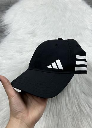 Жіноча оригінальна легка кепка adidas