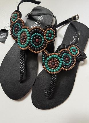 Босоніжки жіночі