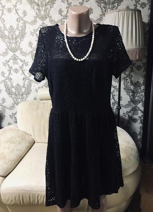 Чёрная кружевное платье