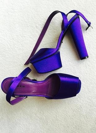 Розкішні нарядні босоніжки на платформі з шовку