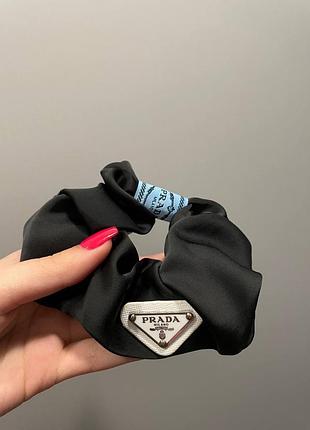 Шовкова чорна резинка для волосся з логотипом