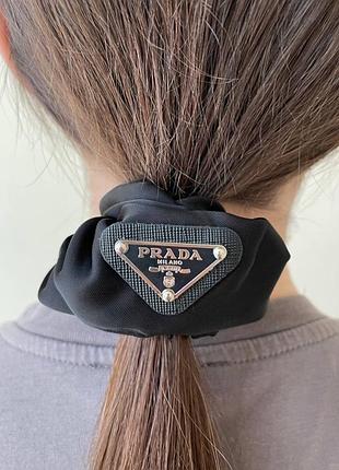 Чорна шовкова резинка для волосся