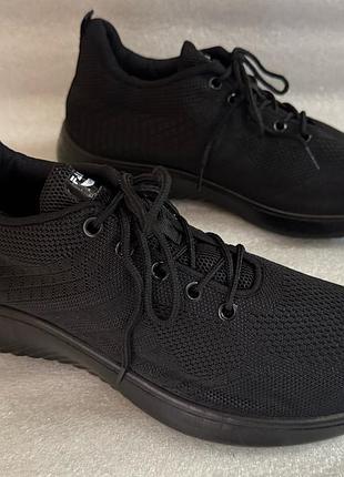 Кросівки легкі та зручні