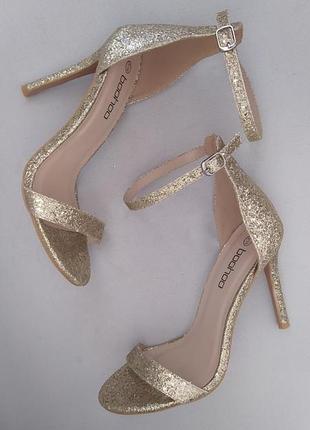 Босоножки женские