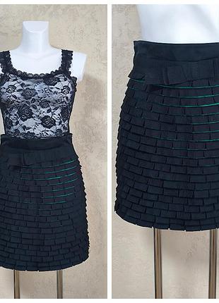 Міні-спідниця karen millen чорно-зеленого кольору з рюшами