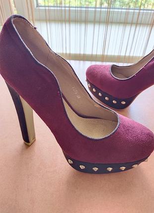 Женские туфли на каблуке