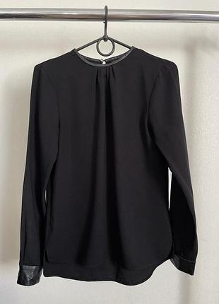 Чорна блуза