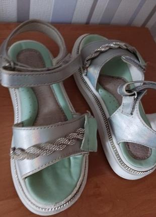 Босоножки для девочек 5