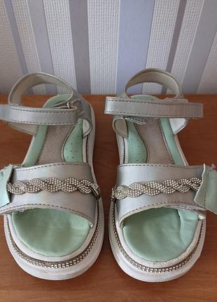 Босоножки для девочек 6