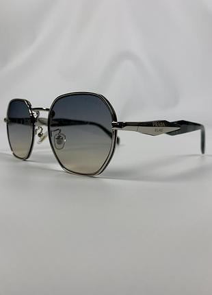 Сонцезахисні окуляри у стильній оправі захист uv400 + модний дизайн