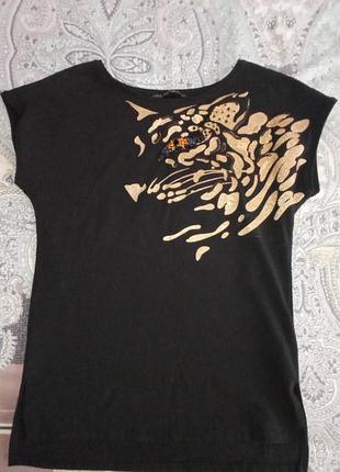 Стильна чорна футболка