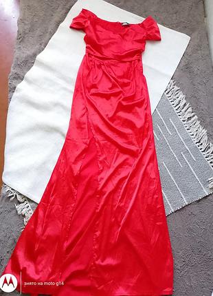 Платье яркого цвета