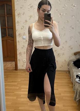 Спідниця з розрізом на нозі