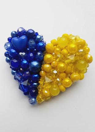 Брошка серце, розшита намистинами