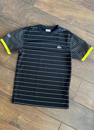 Футболка чорна