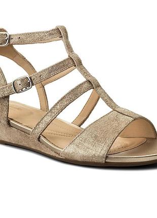 Шкіряні босоніжки clarks 38 розміру у відмінному стані